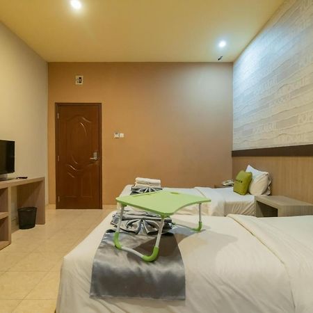 Urbanview Hotel Best Skip Palembang Extérieur photo